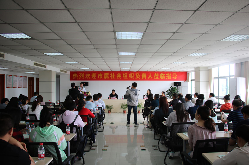 小额贷款协会参观_副本.jpg